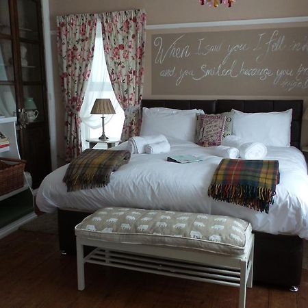 Hooray Henrys Bed & Breakfast Шерингам Екстериор снимка
