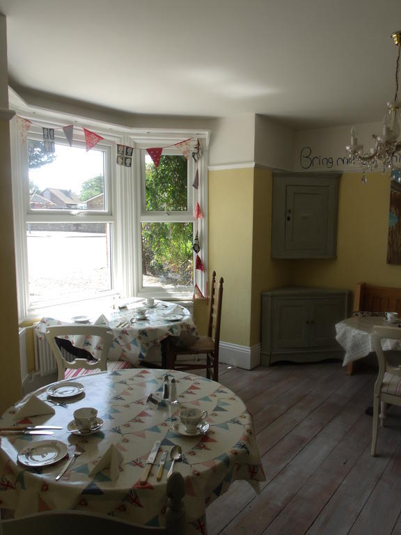 Hooray Henrys Bed & Breakfast Шерингам Екстериор снимка