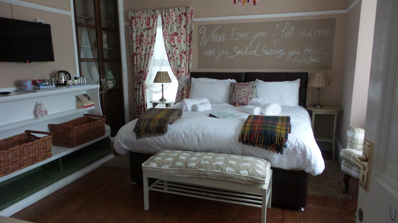 Hooray Henrys Bed & Breakfast Шерингам Екстериор снимка