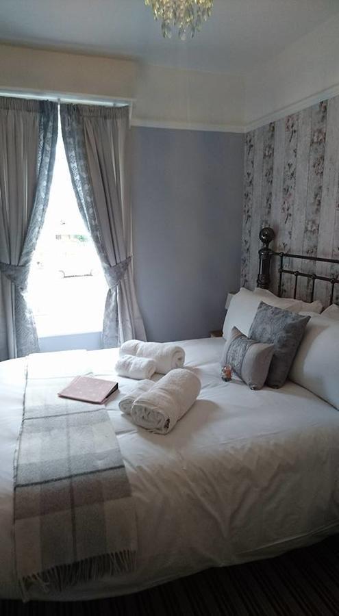 Hooray Henrys Bed & Breakfast Шерингам Екстериор снимка