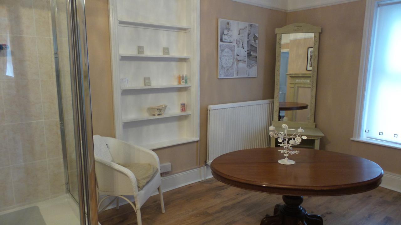 Hooray Henrys Bed & Breakfast Шерингам Екстериор снимка