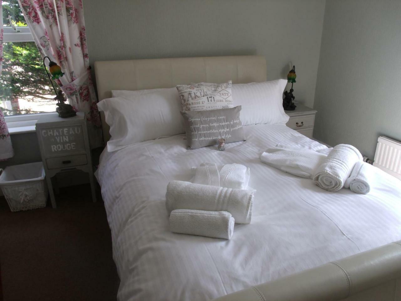 Hooray Henrys Bed & Breakfast Шерингам Екстериор снимка